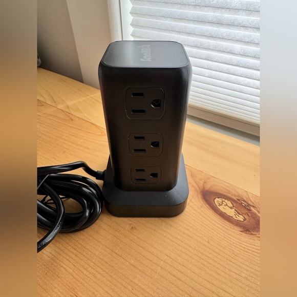 SMALLRT Tower Power Bar Surge Protector & Amp 12 Outlets 4 USB Ports Desk Charge - Picture 3 of 8